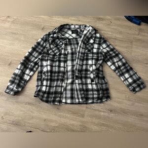 Active USA Men’s Gray/Black Flannel button up shirt